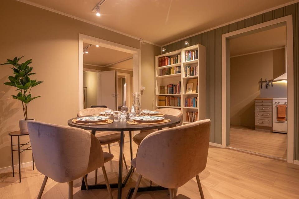 Seating area, Dining area