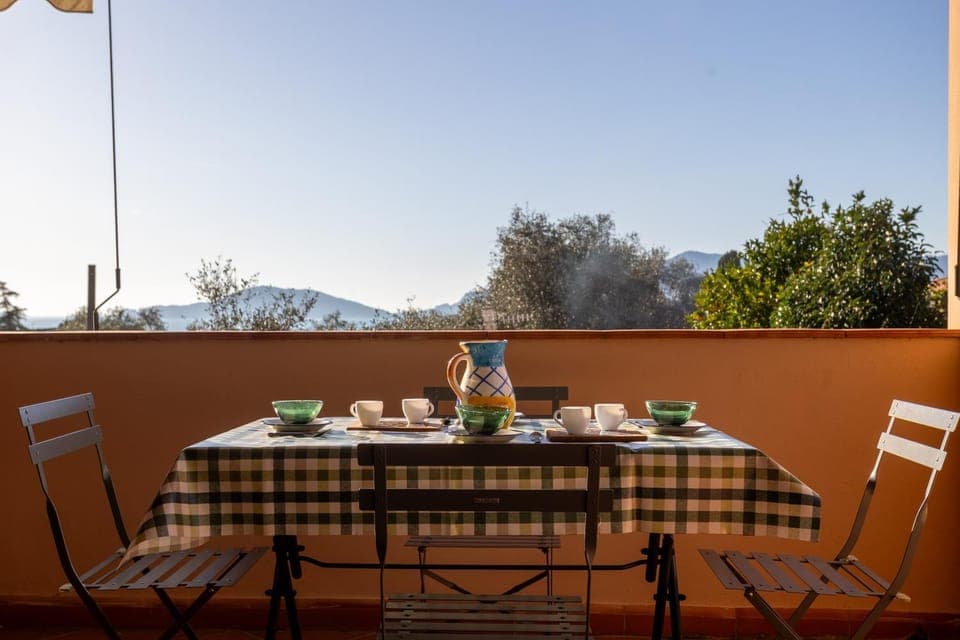 Day, View (from property/room), Balcony/Terrace, Dining area, Food