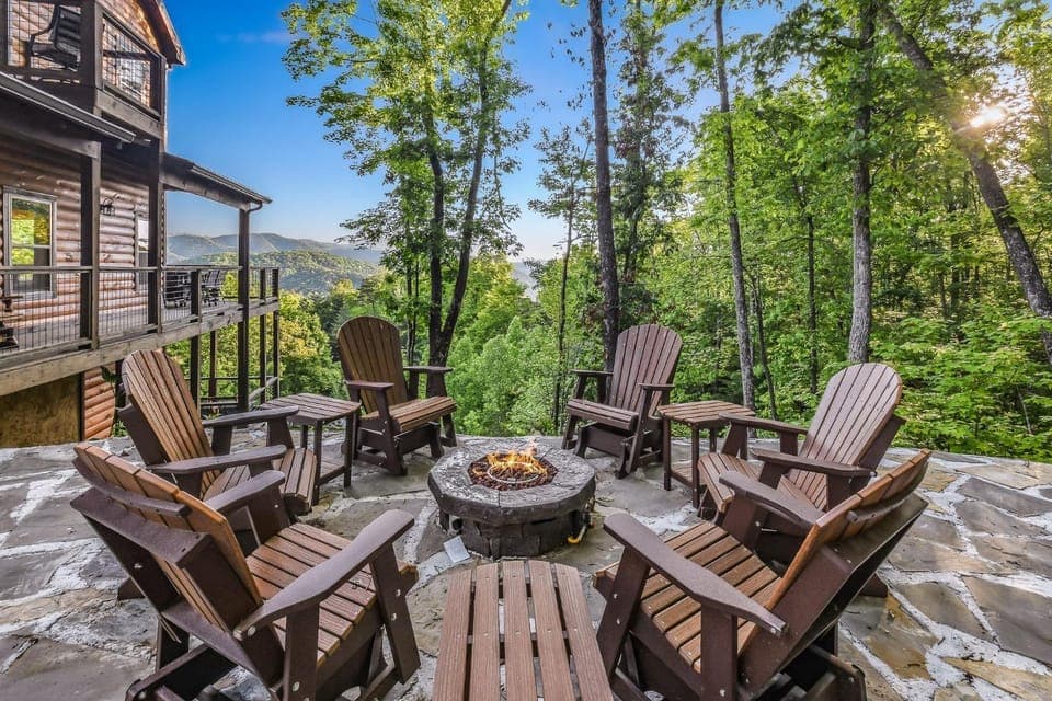 Lazy Bear Lodge cabin Cabin in Sevier County
