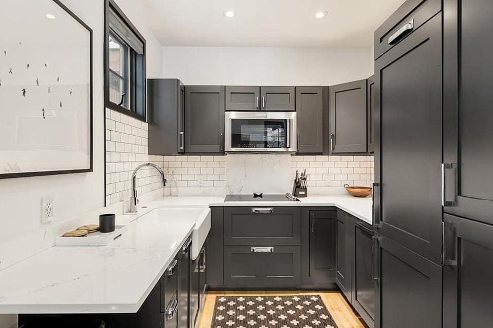 Kitchen or kitchenette, dishwasher, minibar, stove