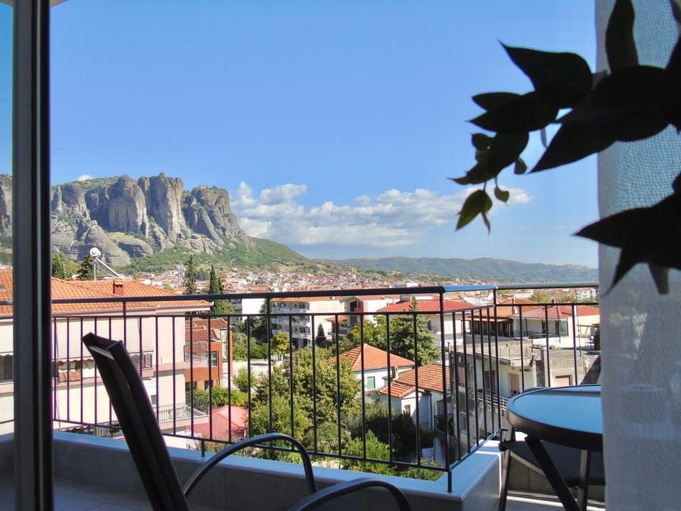 Patio, Nearby landmark, Mountain view
