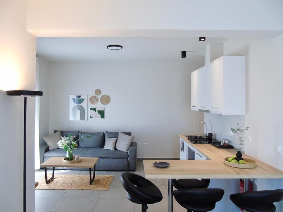 Kitchen or kitchenette, Living room