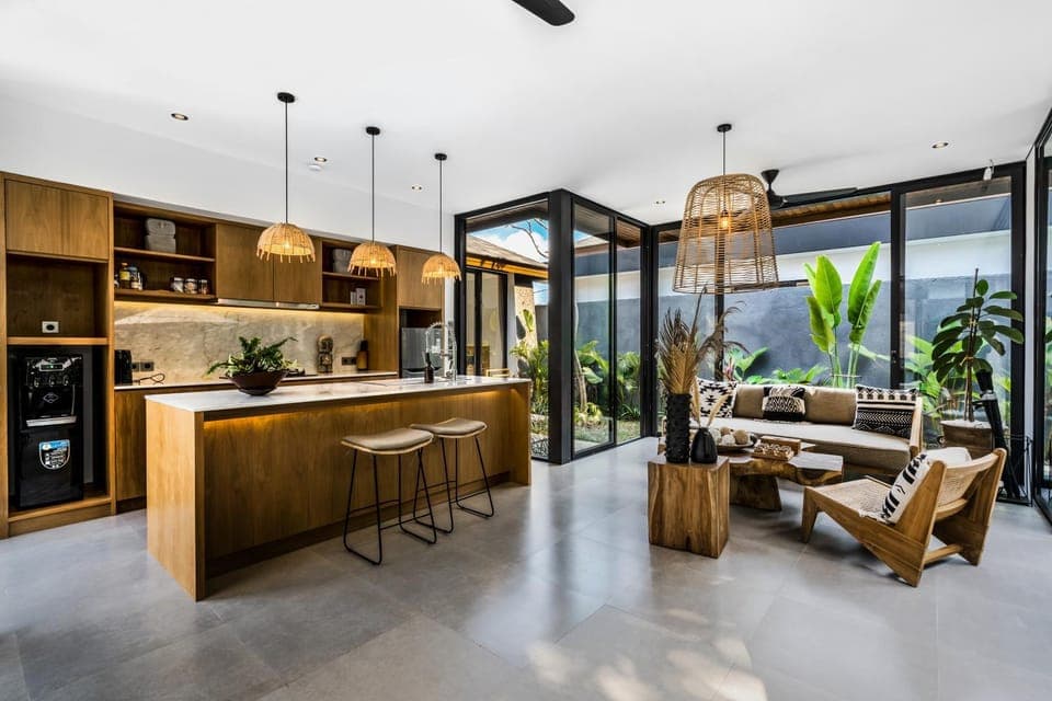 Coffee/tea facilities, Kitchen or kitchenette, Seating area, stove, kitchen