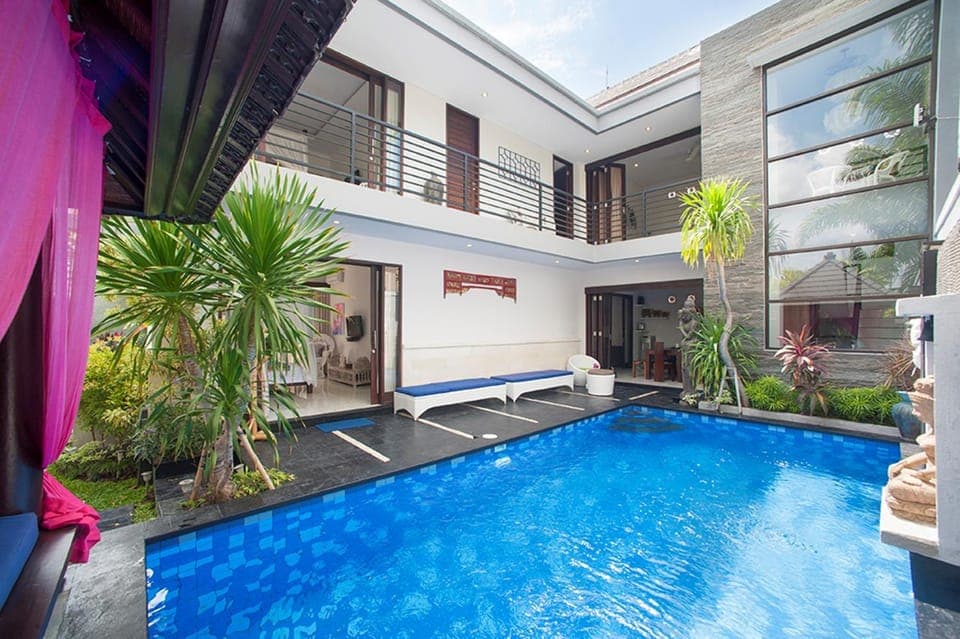 Decorative detail, Swimming pool