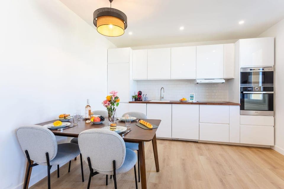 Kitchen or kitchenette, Dining area, minibar, pet friendly, stove