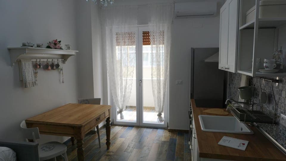 TV and multimedia, Kitchen or kitchenette, Dining area, minibar, pet friendly, stove, air conditioner