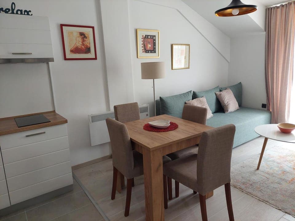 Living room, Dining area