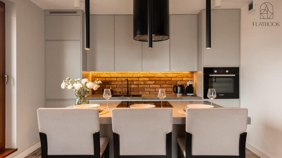 Coffee/tea facilities, Kitchen or kitchenette, Dining area, stove