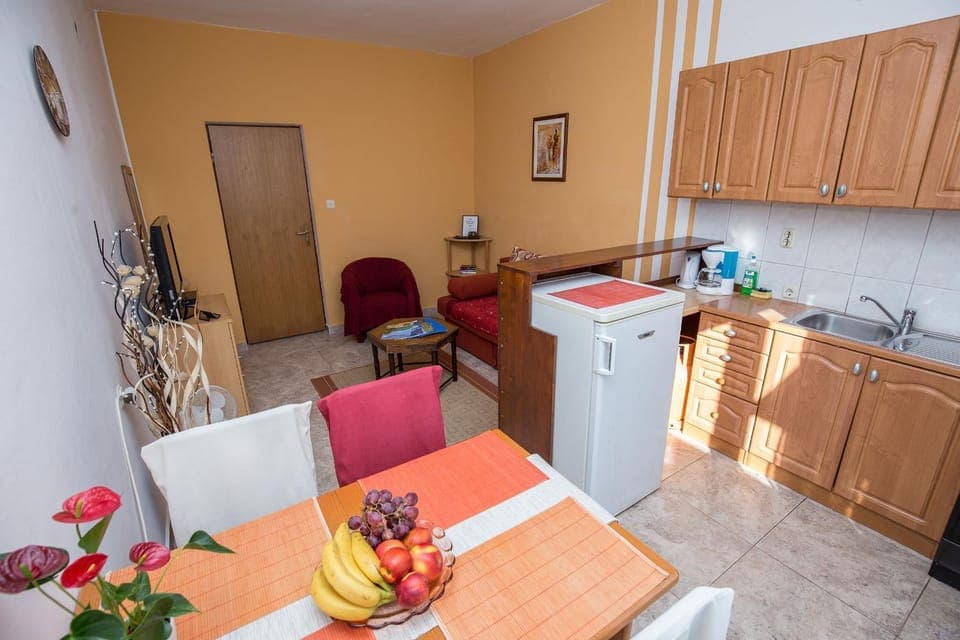 Kitchen or kitchenette, Living room, Dining area