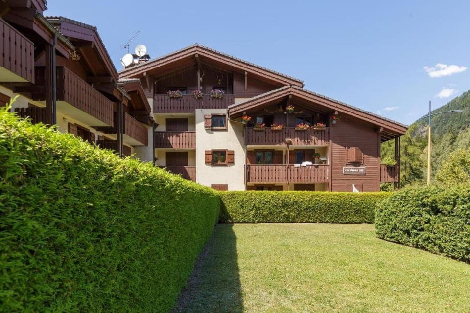 Property building, Facade/entrance, Off site