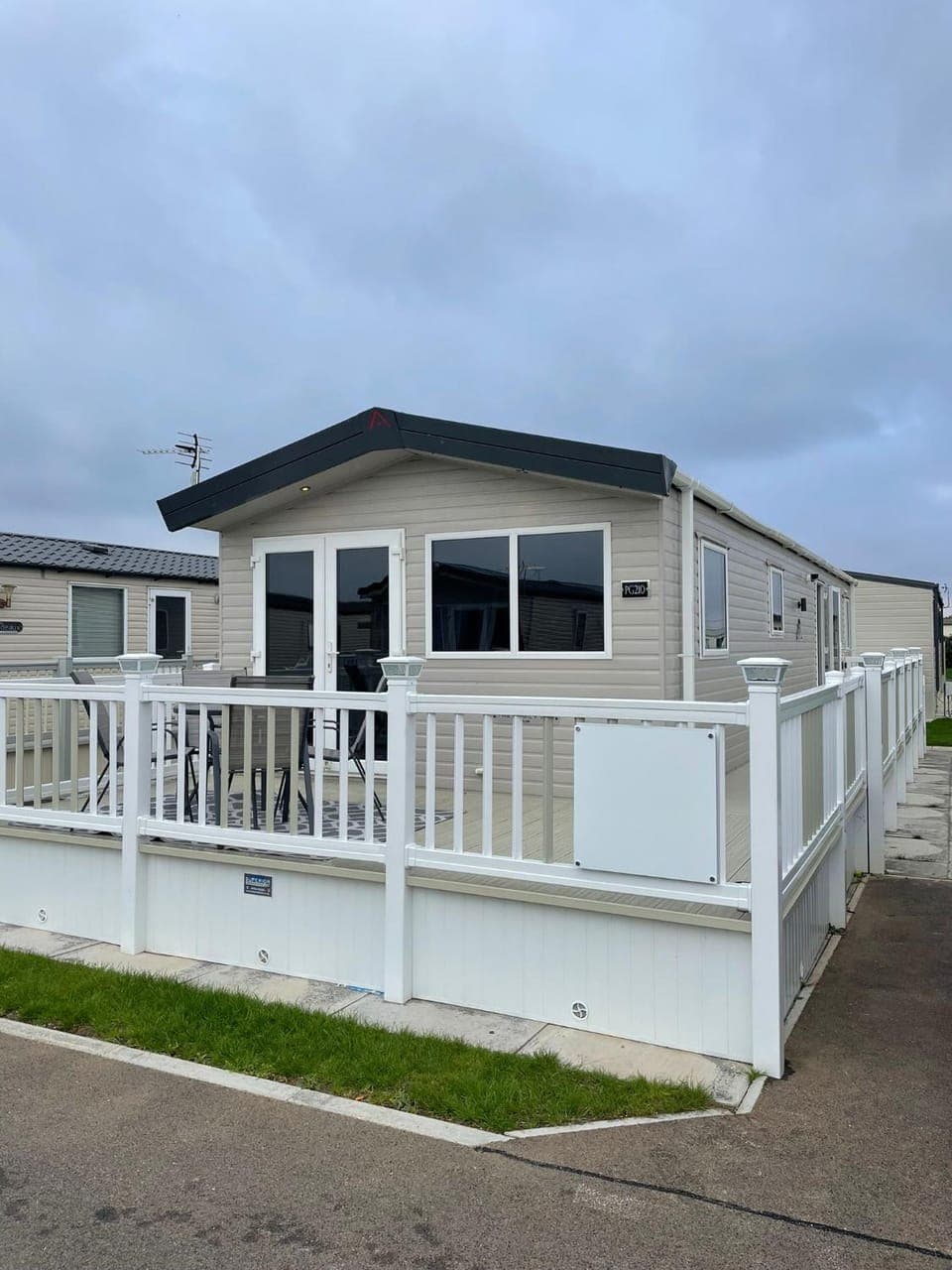Property building, Day, Balcony/Terrace