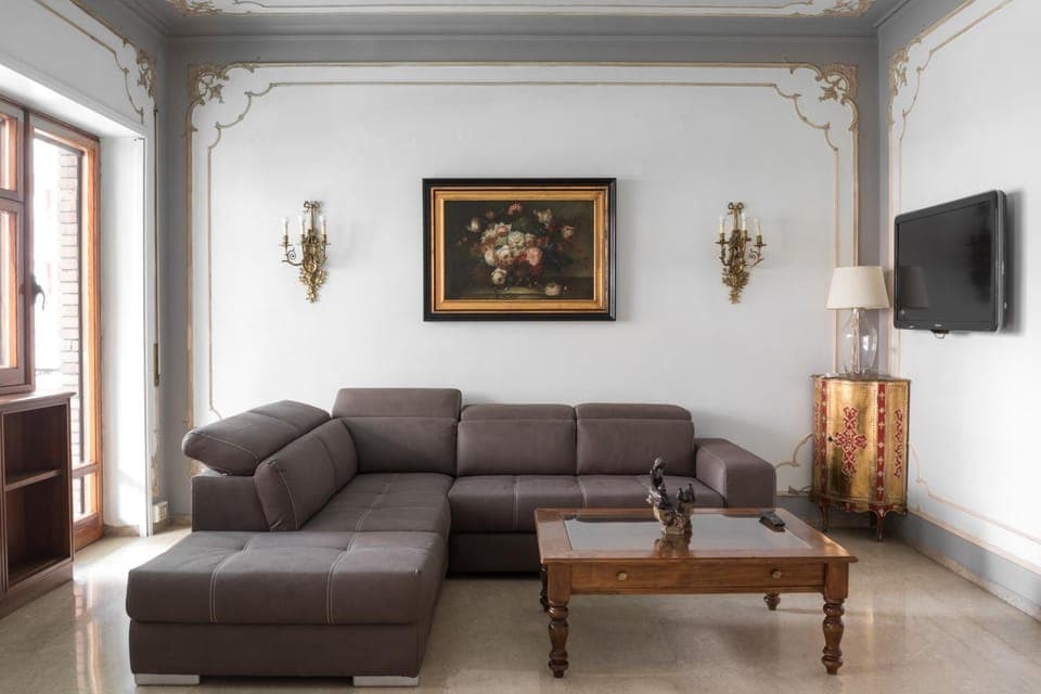 Communal lounge/ TV room, TV and multimedia, Living room, Seating area, Evening entertainment