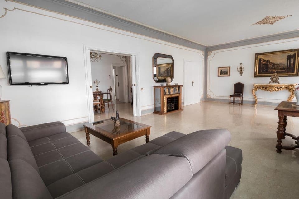 Communal lounge/ TV room, TV and multimedia, Living room, Seating area