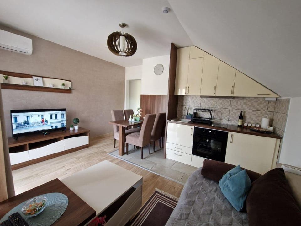 TV and multimedia, Kitchen or kitchenette, Living room, Dining area