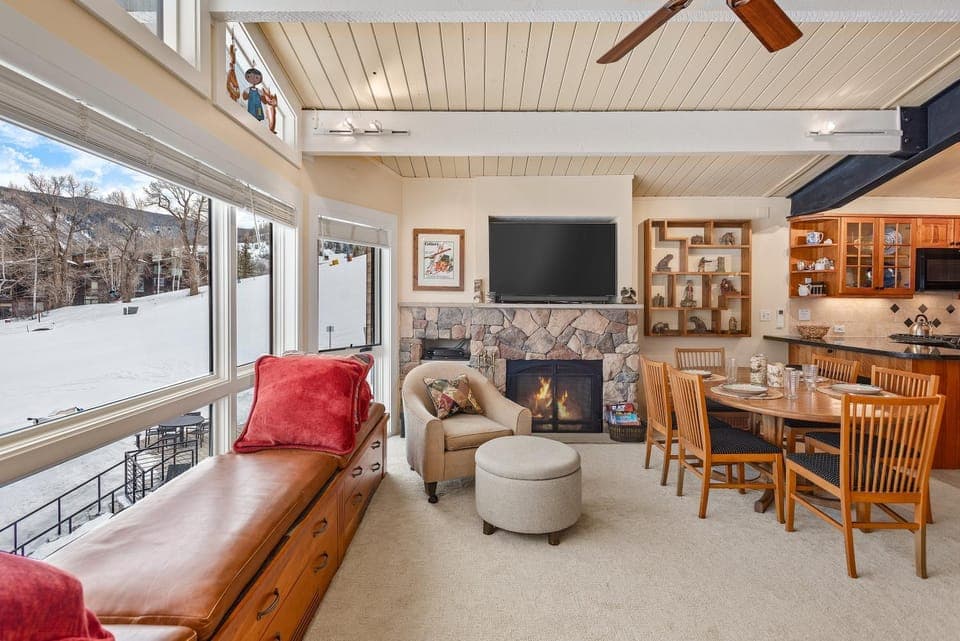 Seating area, fireplace