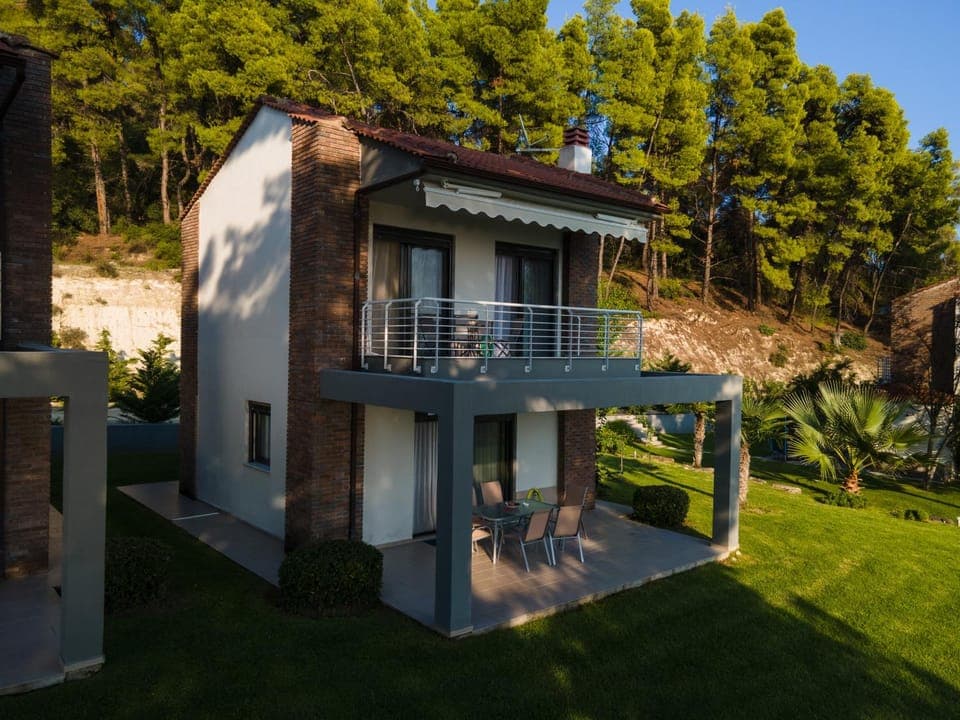 Property building, Garden, Balcony/Terrace