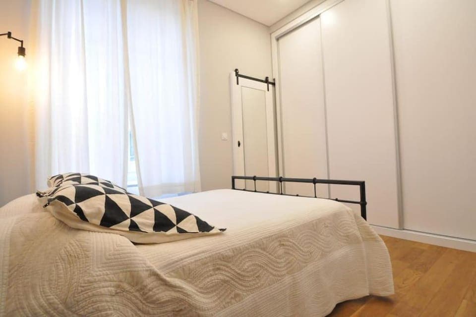 Bed, Photo of the whole room, Bedroom, wardrobe