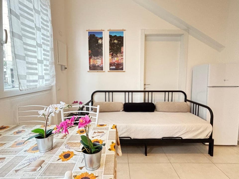 Kitchen or kitchenette, Dining area, oven