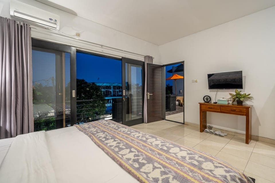 Bed, TV and multimedia, View (from property/room), Balcony/Terrace, Photo of the whole room, Evening entertainment, Bedroom, air conditioner