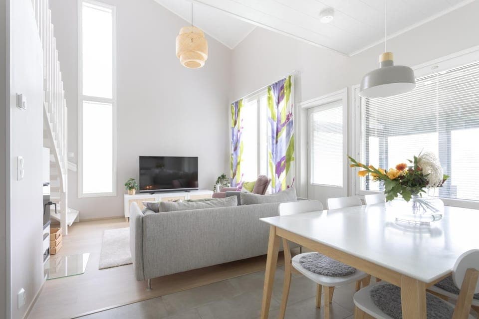 TV and multimedia, Living room, Photo of the whole room, Seating area, Dining area