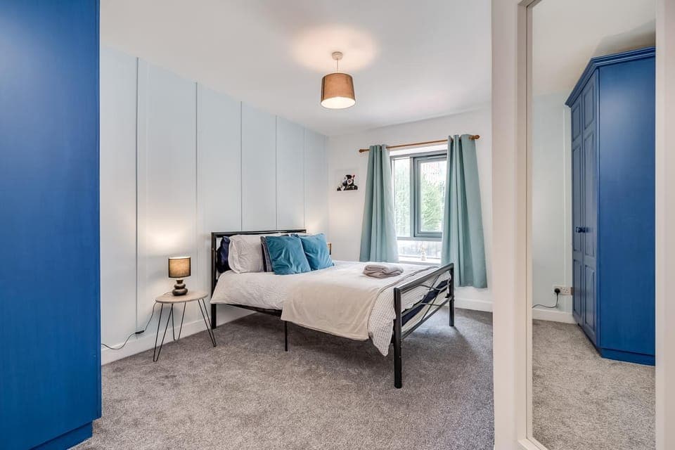 Bed, Photo of the whole room, Bedroom, wardrobe