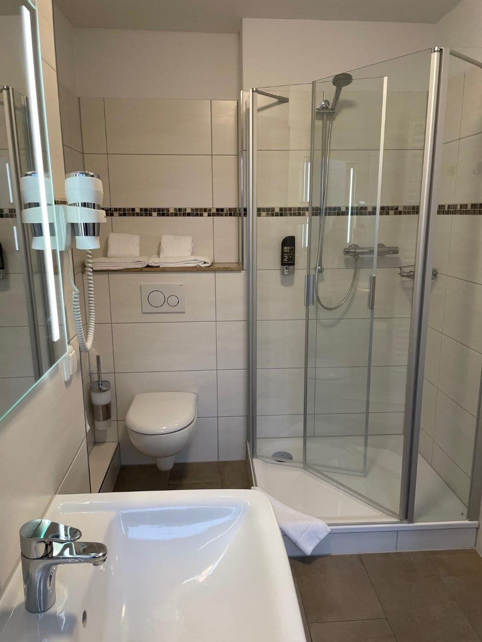 Shower, Toilet, Bathroom, towels