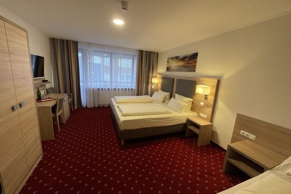 Bed, TV and multimedia, Photo of the whole room, Bedroom, hair dresser, wardrobe