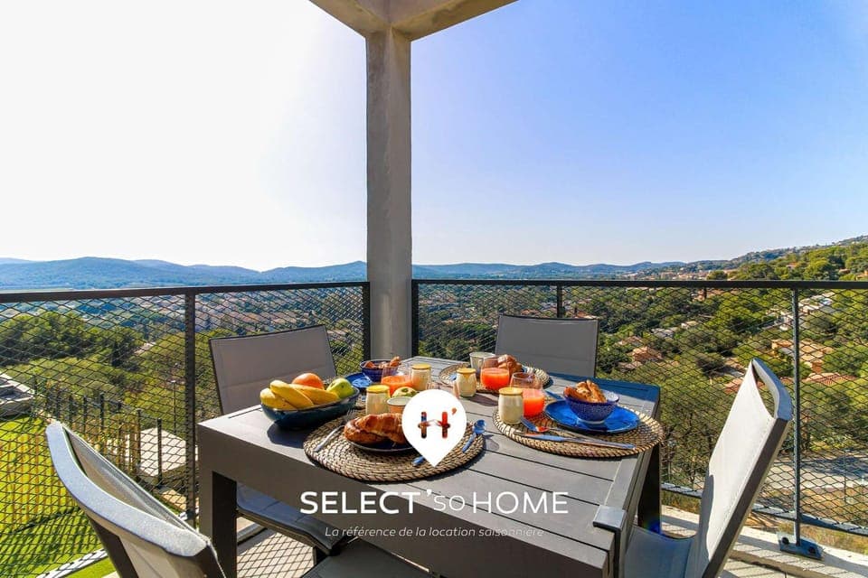 Day, Natural landscape, View (from property/room), Balcony/Terrace, Dining area, Mountain view