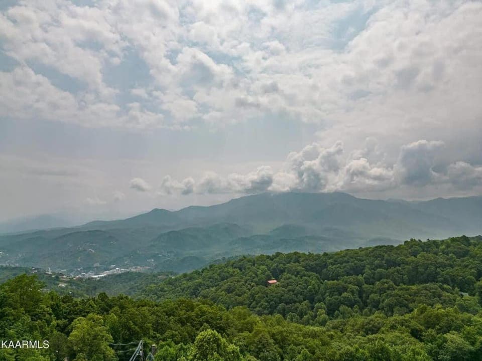 Misty Mountain by Beyond Expectations w Hot Tub House in Gatlinburg