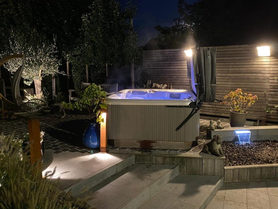 Night, Garden, Hot Tub, Balcony/Terrace, Garden view