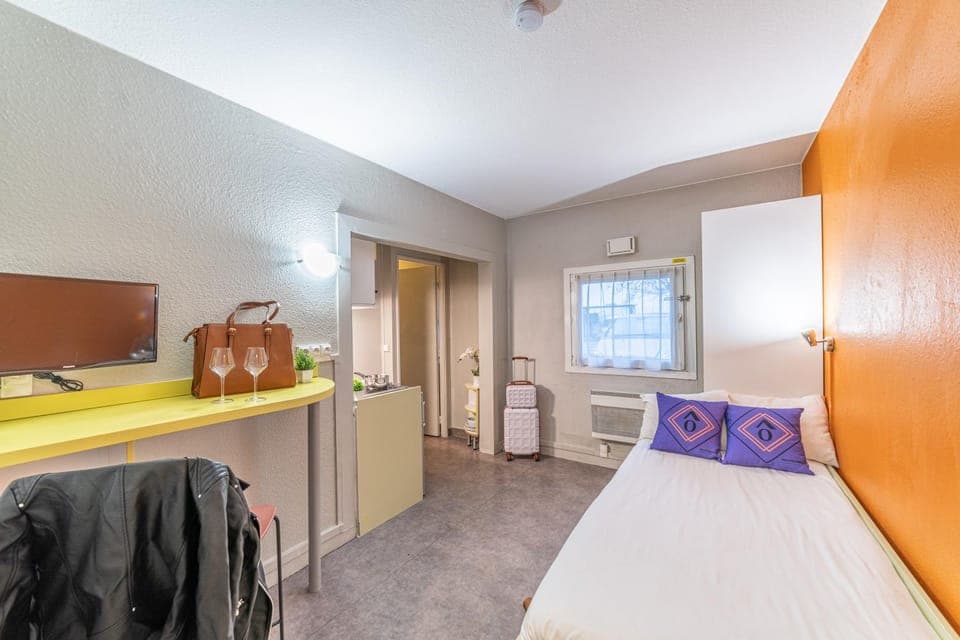 Kitchen or kitchenette, Bedroom, minibar