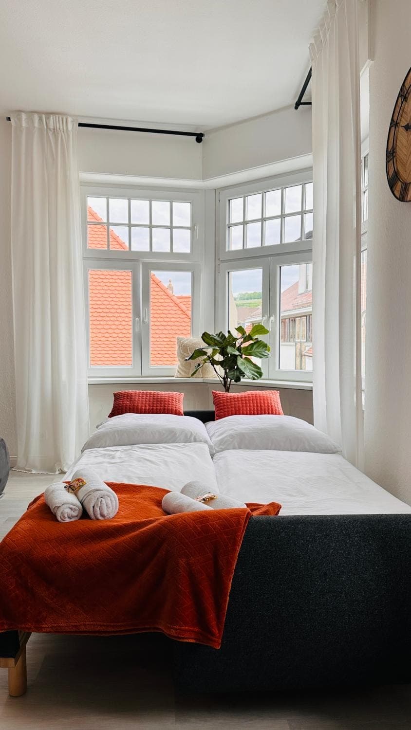 Photo of the whole room, Bedroom