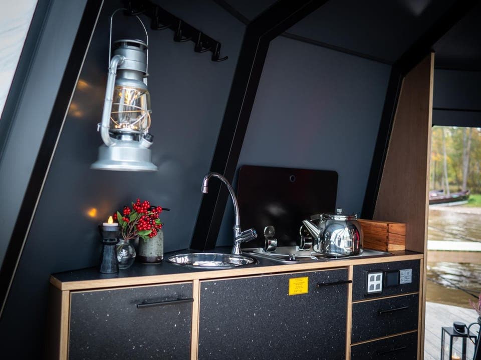 Coffee/tea facilities, stove