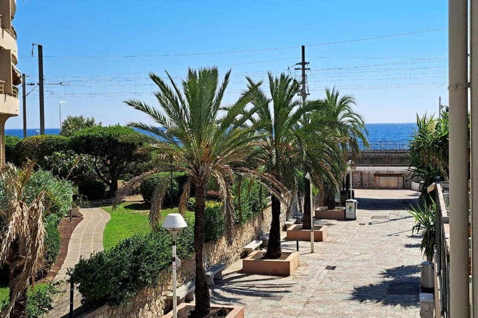 Garden view, Sea view