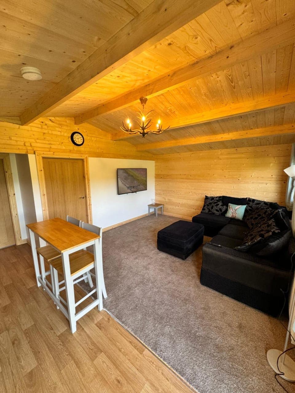 TV and multimedia, Living room, Seating area, Dining area