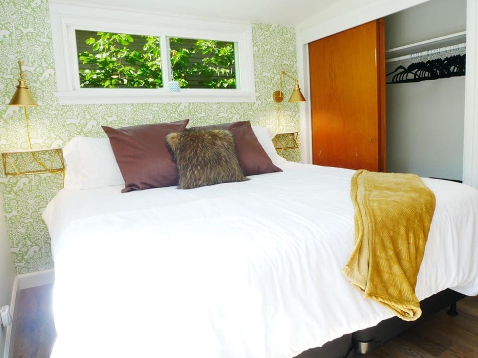 Bed, wardrobe