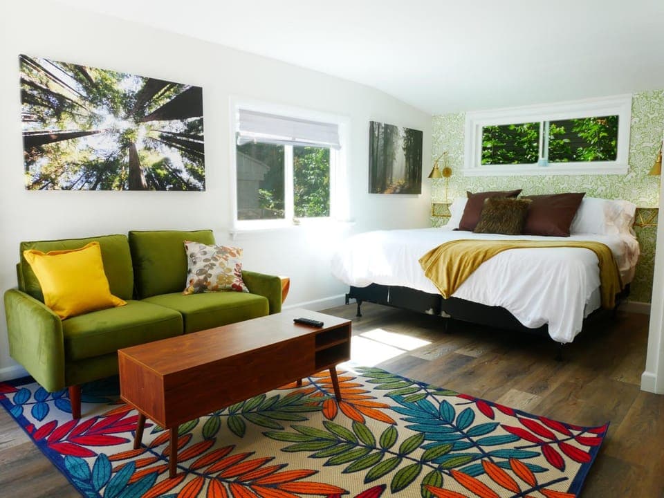 Bed, Living room