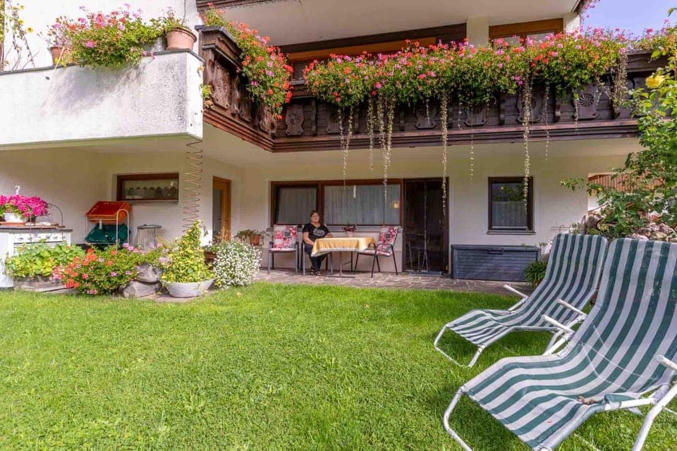 Property building, Garden, Balcony/Terrace