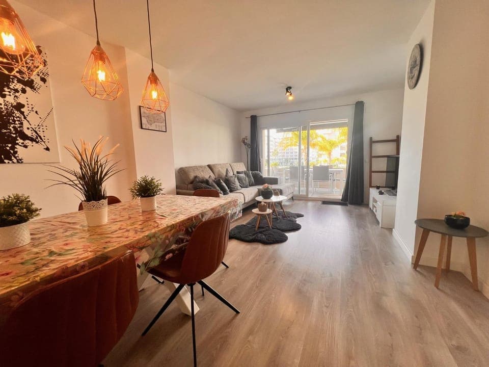 Living room, Food