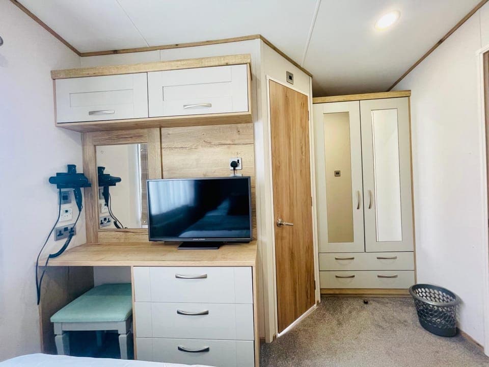 Bathroom, TV and multimedia, heating, wardrobe