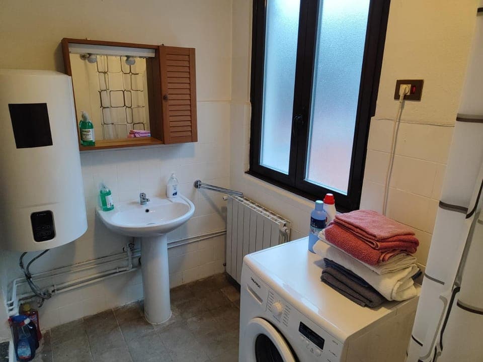 Bathroom, washing machine