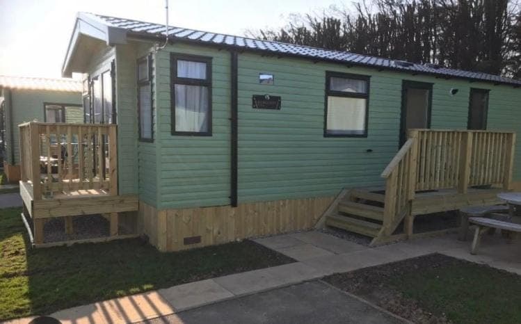 Property building, Patio, Balcony/Terrace