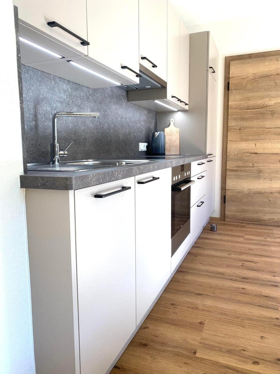 Kitchen or kitchenette, dishwasher