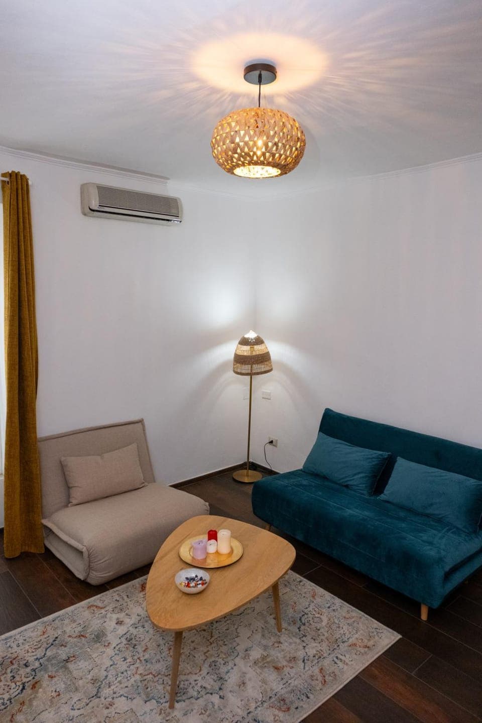 Bed, Living room, pet friendly, air conditioner