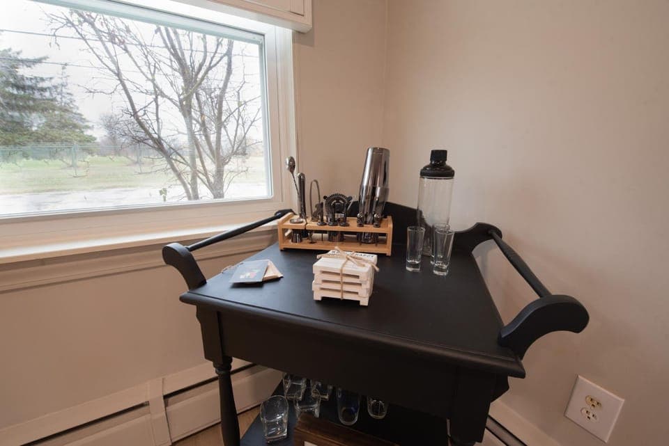 Lounge or bar, minibar