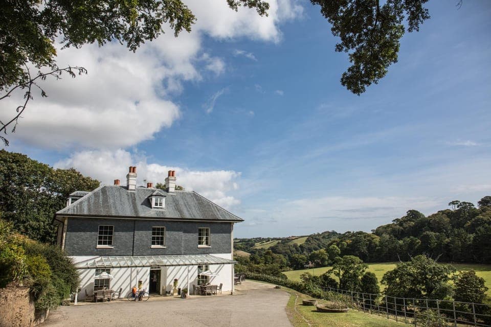 Property building, Garden, Parking