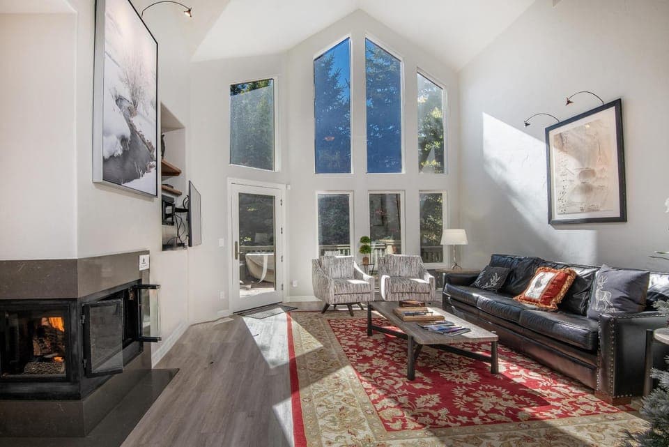 Castle Peak Close House in Avon