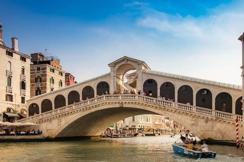 Nearby landmark, Day, Natural landscape, Activities, City view, Landmark view, River view