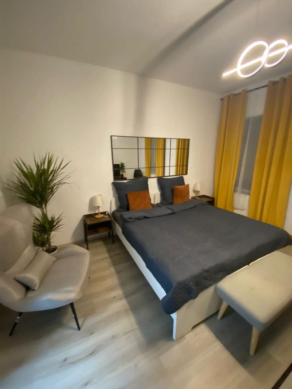 Bed, Photo of the whole room, Seating area, Bedroom