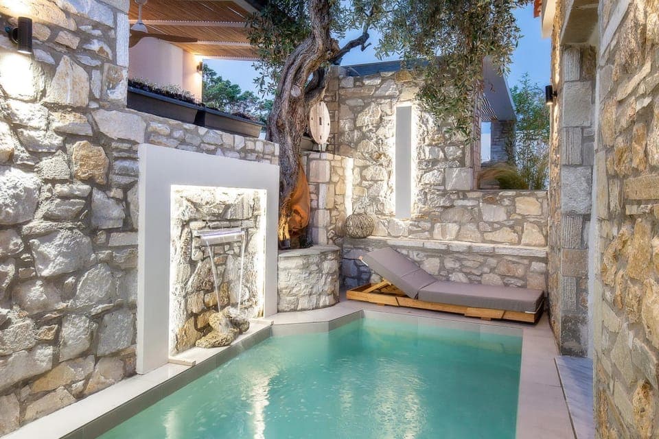 Patio, Pool view, Swimming pool, sunbed